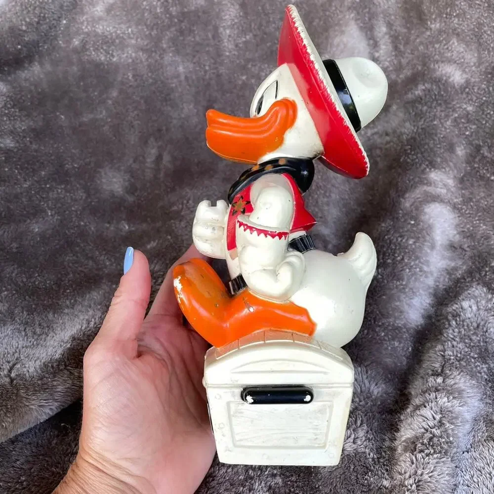 Vintage Knickerbocker Disney Donald Duck Cowboy Bank Western Sheriff Coin READ